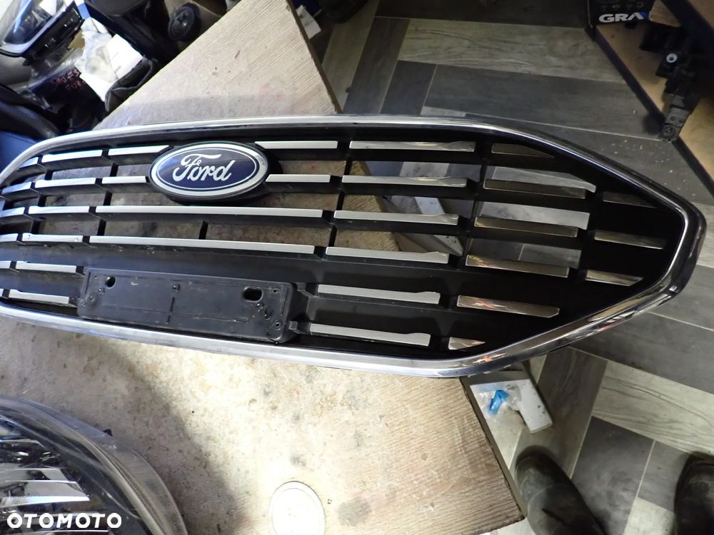 FORD FIESTA MK8 LIFT GRILL ATRAPA NX7B-8200-A