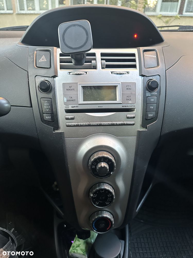 Toyota Yaris 1.3 Sol - 24