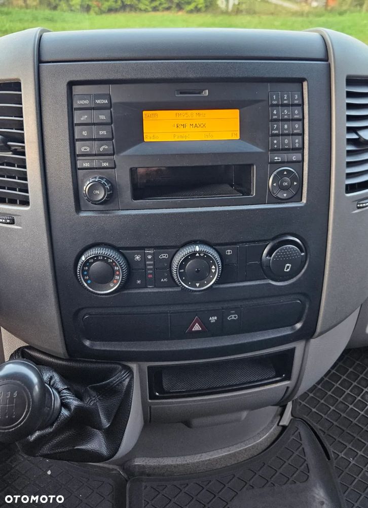 Mercedes-Benz Sprinter - 9