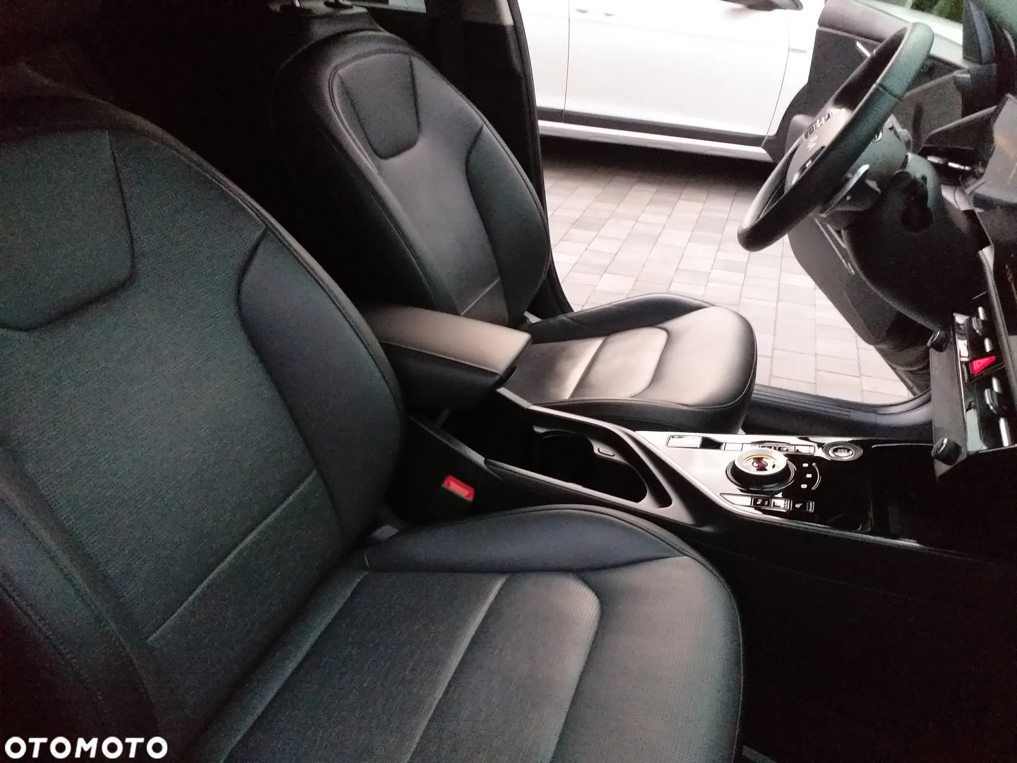 Kia Niro 1.6 GDI Plug-in Hybrid L Business Line - 31