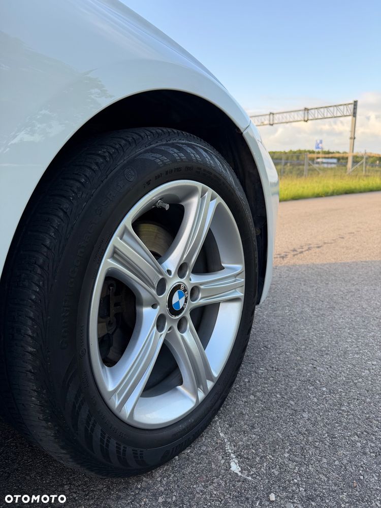 BMW Seria 3 320i - 16