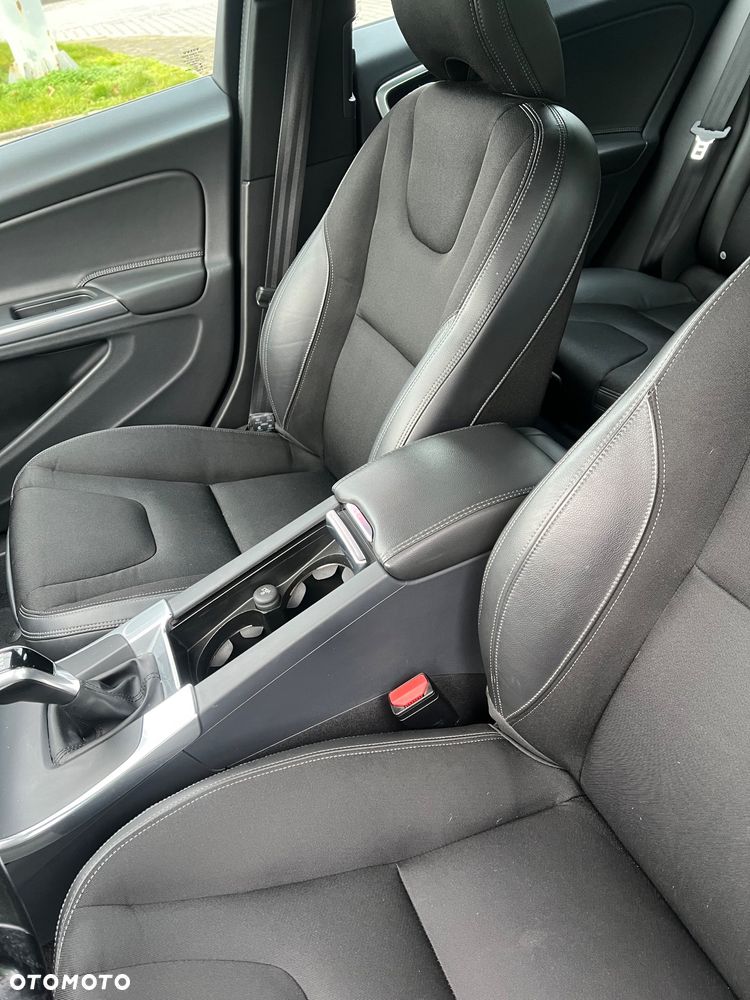 Volvo V60 D3 Momentum Core - 31
