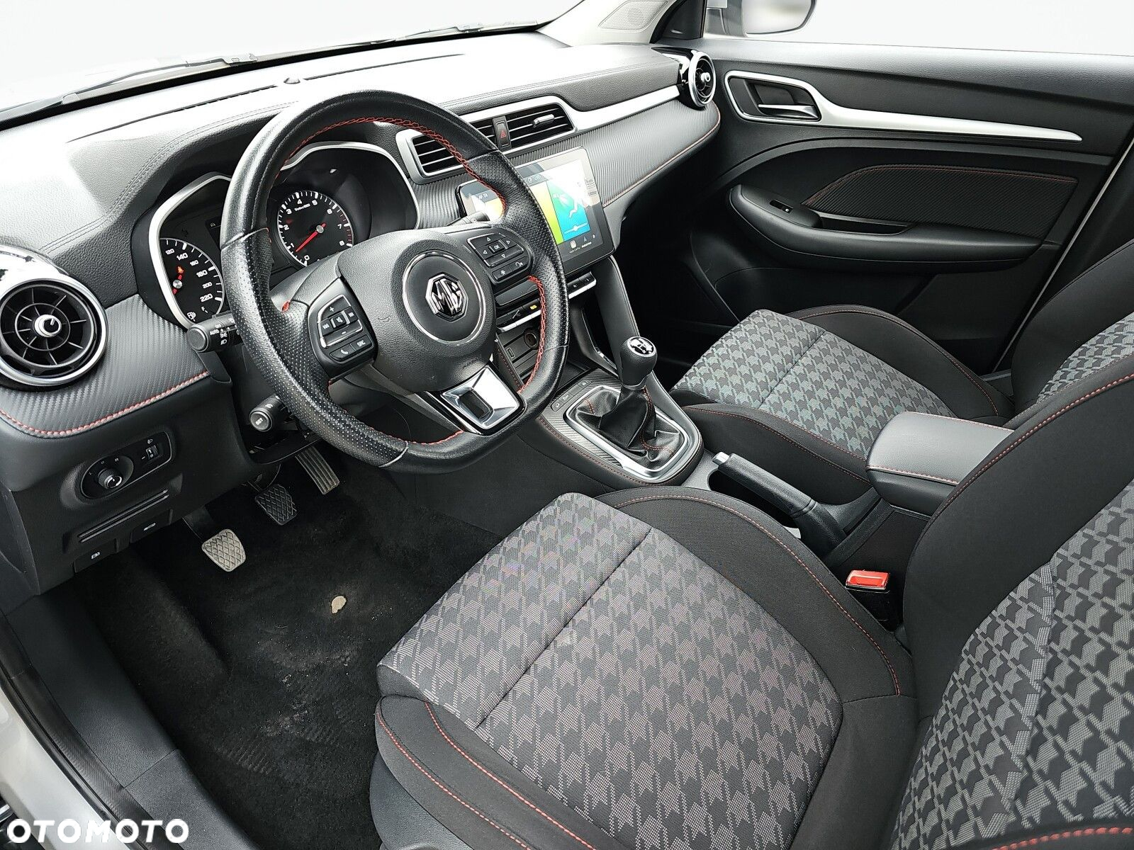 MG ZS - 11