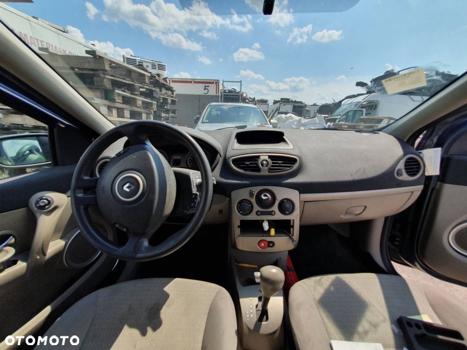 DESKA KOKPIT RENAULT CLIO III - 1