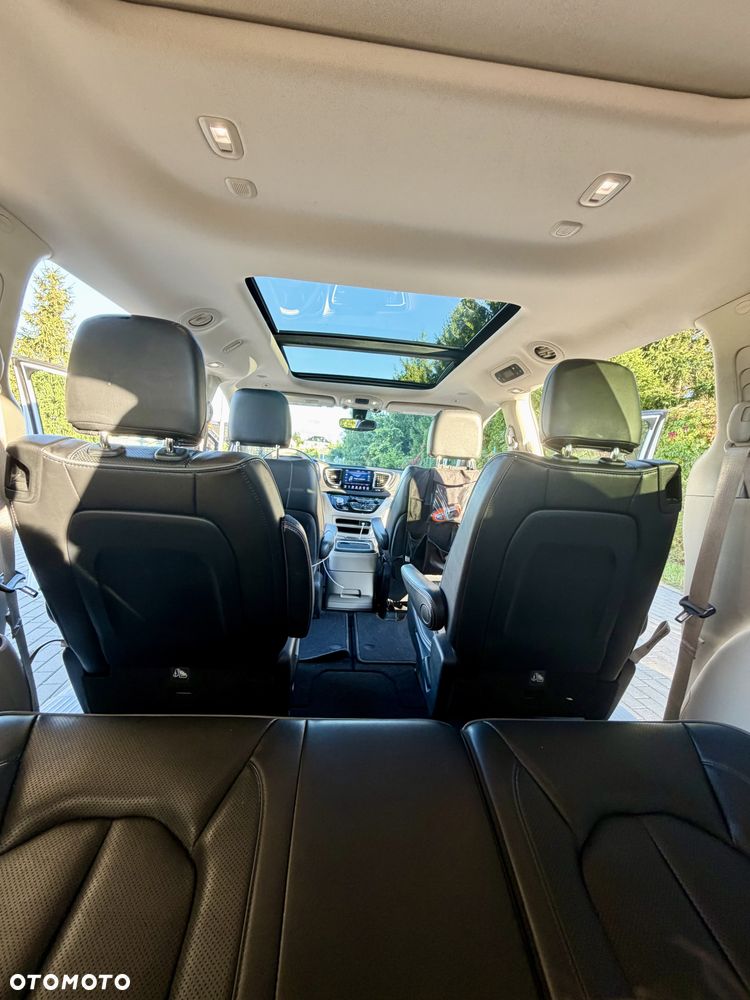 Chrysler Pacifica - 15