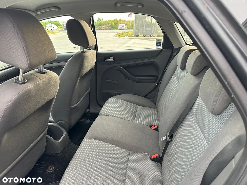 Ford Focus 1.6 Ambiente - 8