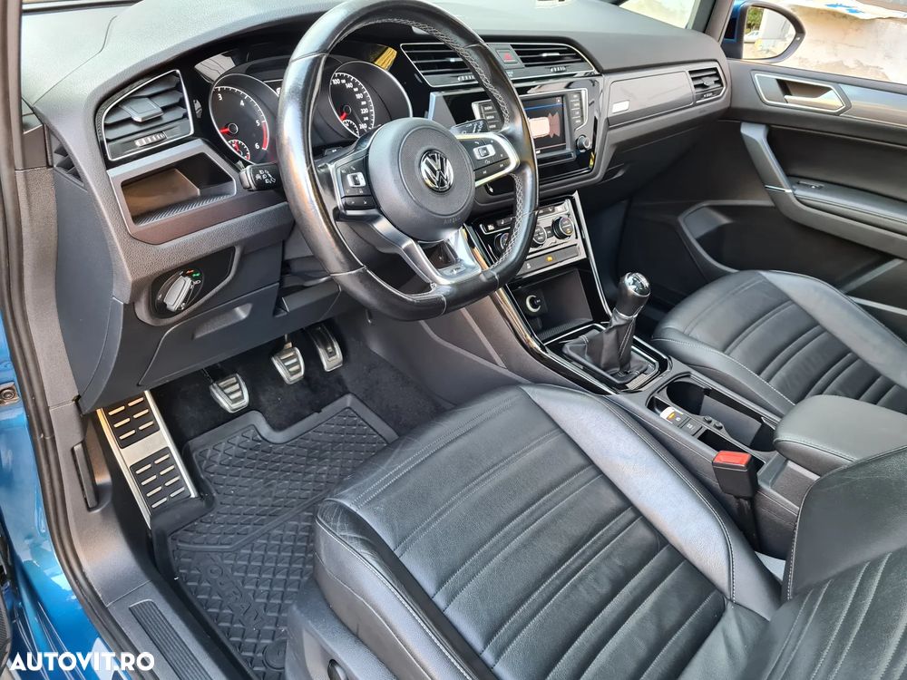 Volkswagen Touran - 10