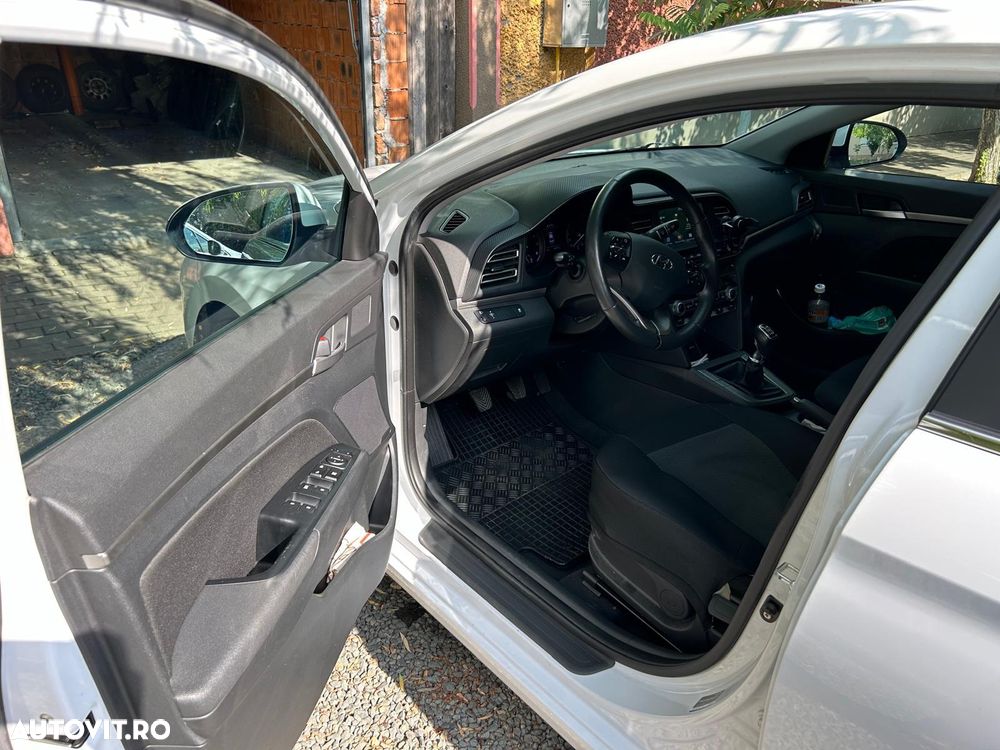 Hyundai Elantra 1.6 MPi Comfort - 6