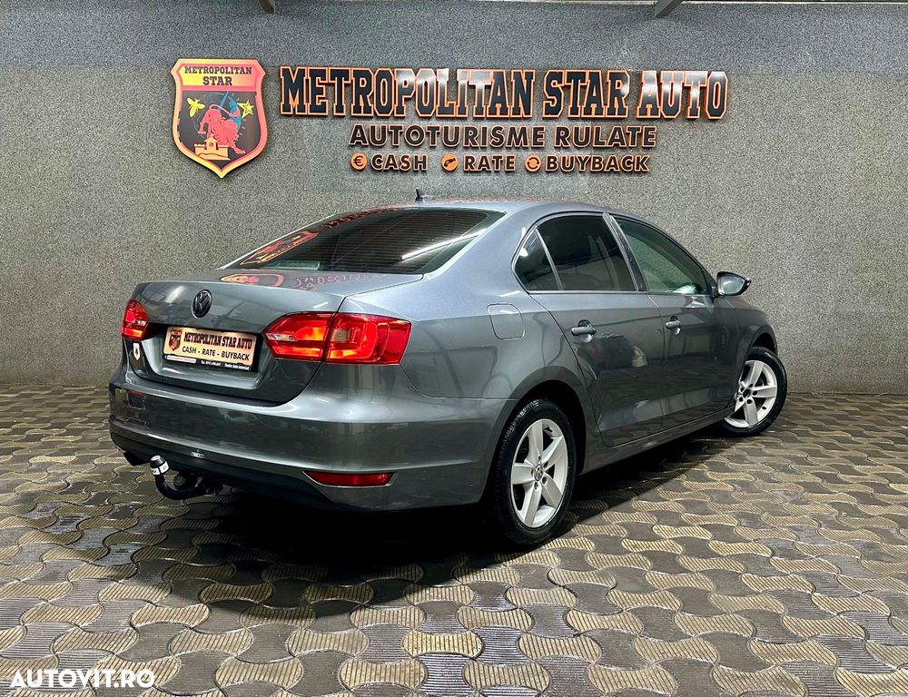 Volkswagen Jetta 1.6 TDI Comfortline - 4