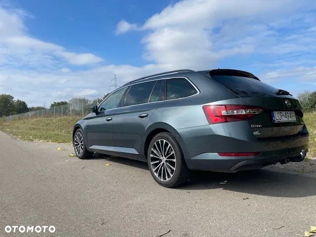 Skoda Superb Combi 2.0 TDI DSG Ambition - 16