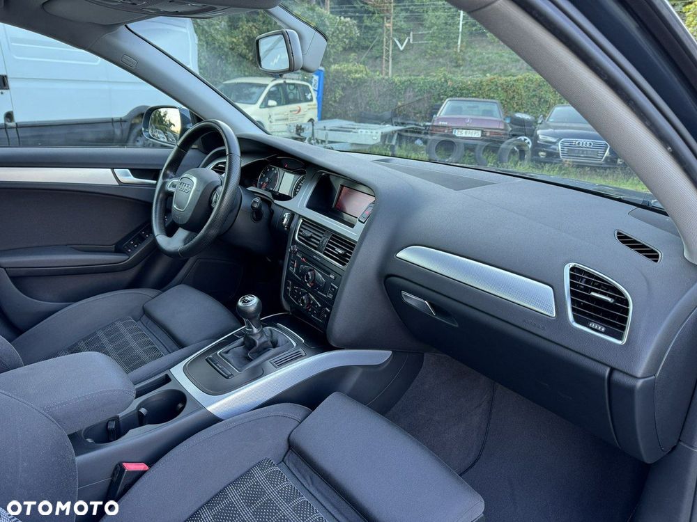 Audi A4 Limousine - 15