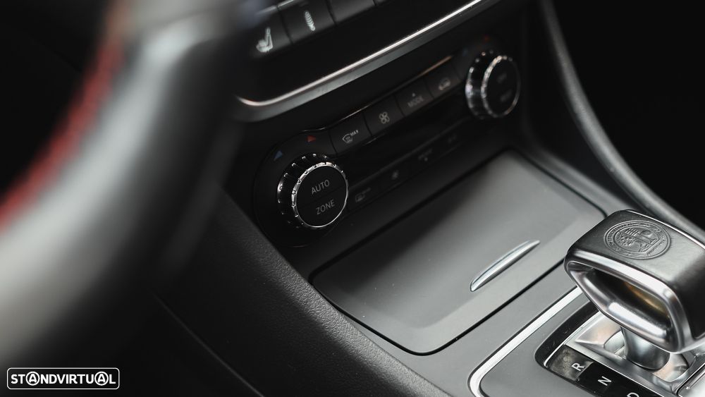 Mercedes-Benz CLA 45 AMG Shooting Brake 4-Matic - 54