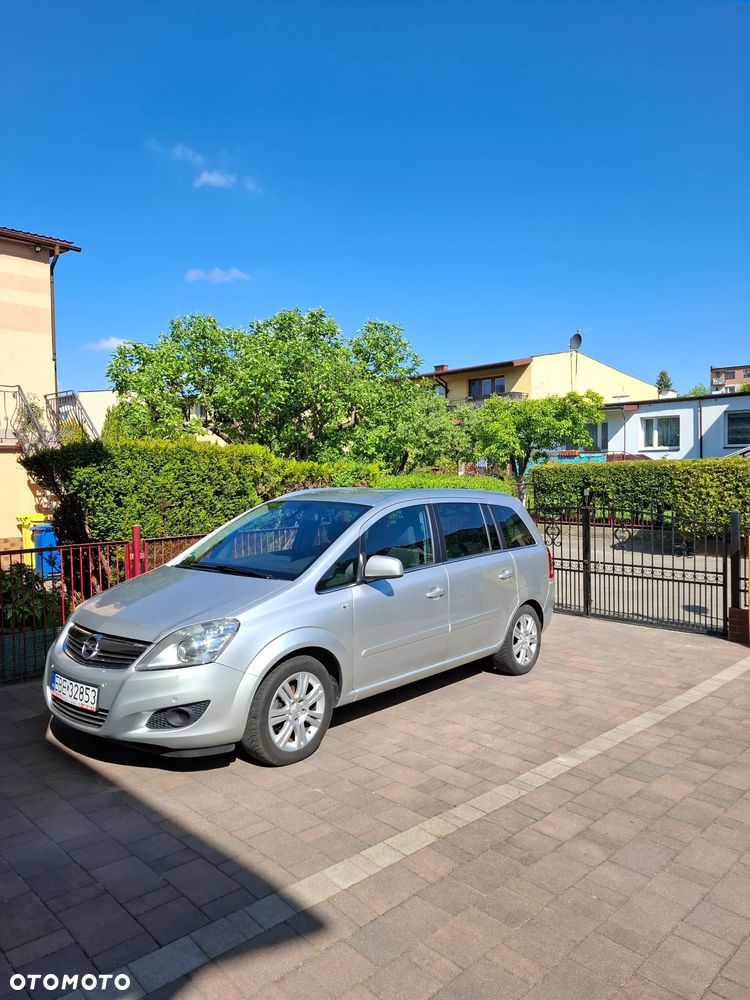 Opel Zafira 1.8 Cosmo EU5 - 1