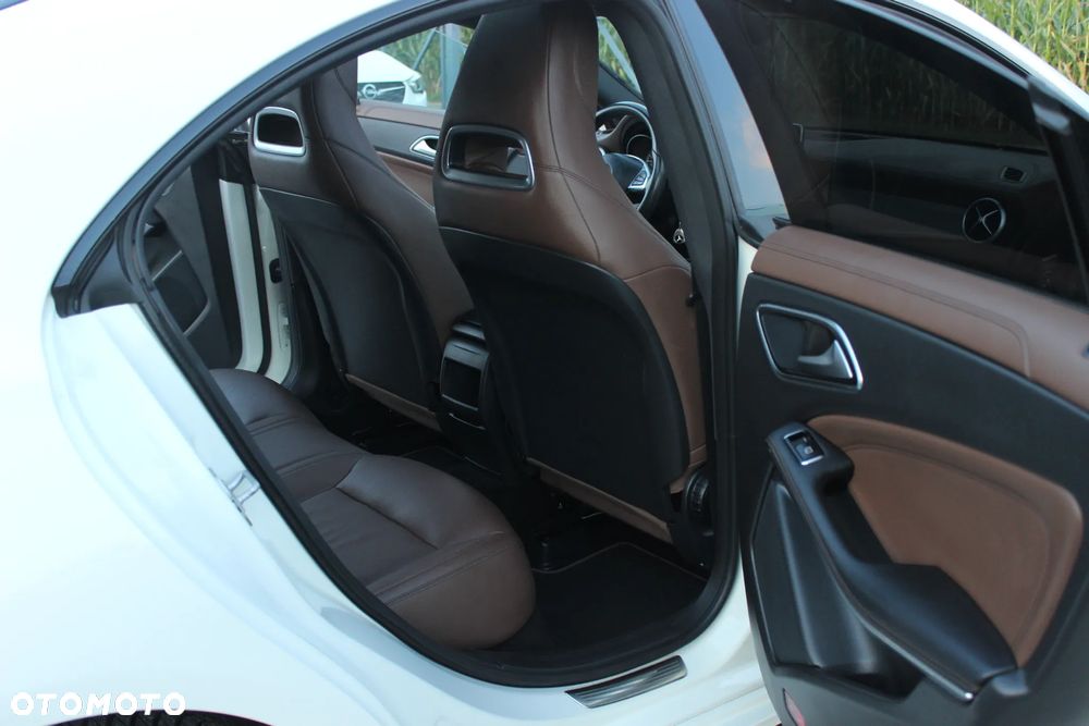 Mercedes-Benz CLA 200 7G-DCT AMG Line - 19