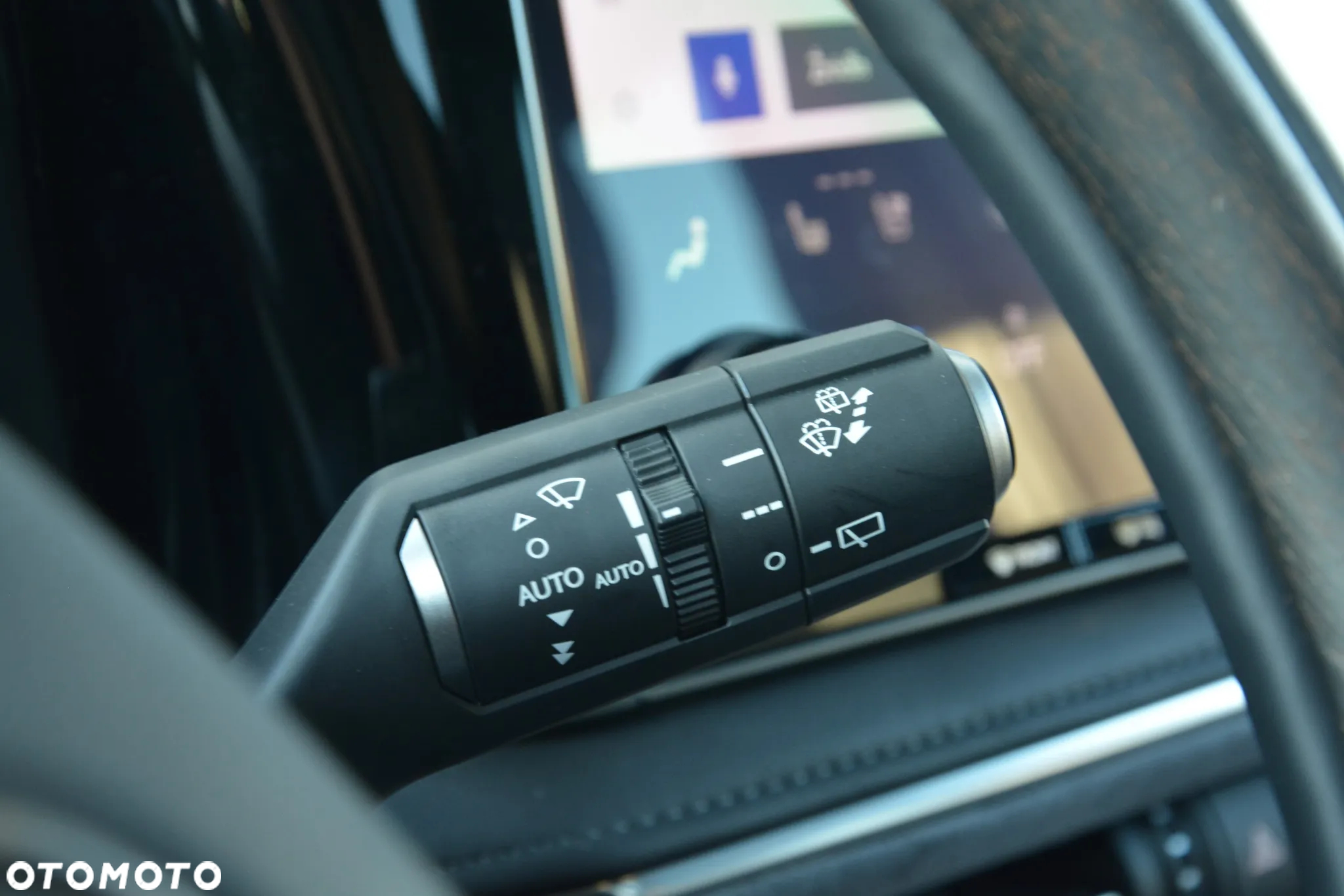 Lexus LM 350h Prestige - 23