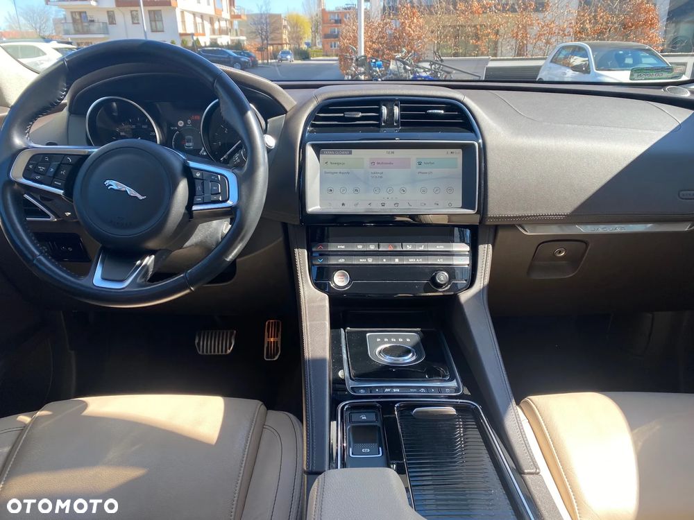 Jaguar F-Pace 2.0 i4D AWD Prestige - 14