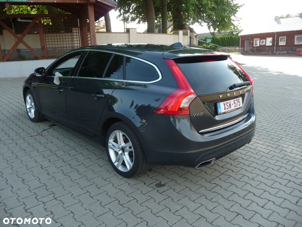 Volvo V60 D6 AWD Plug-in Hybrid Momentum - 6