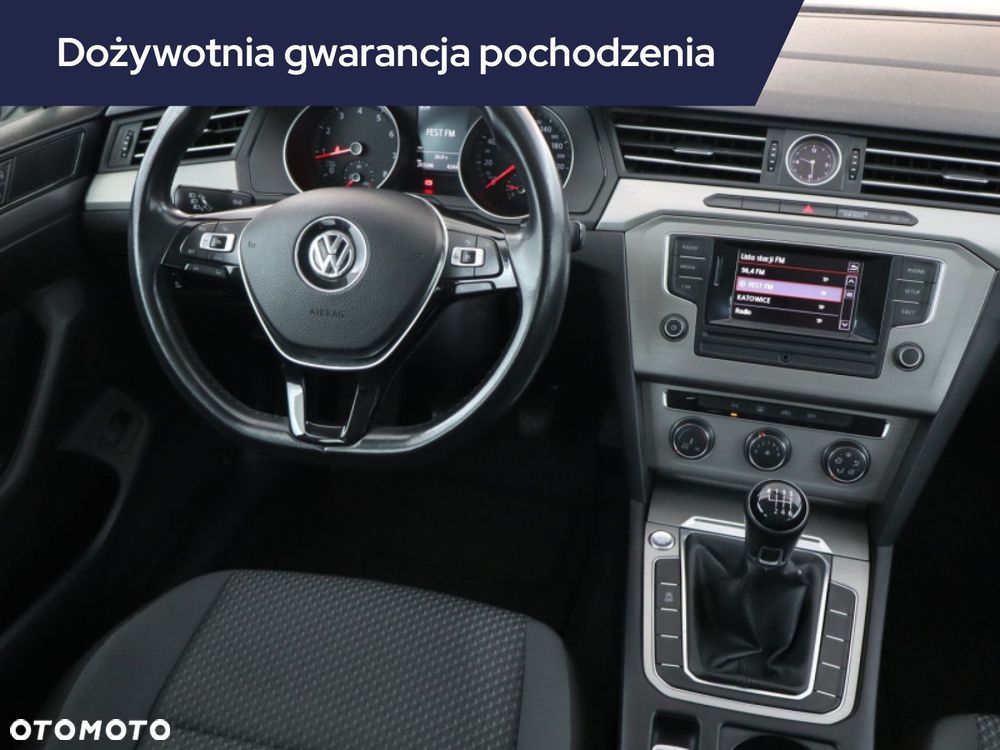 Volkswagen Passat - 9