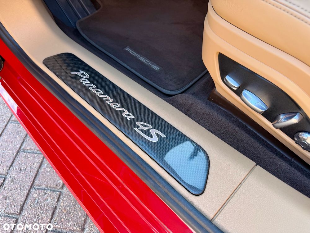 Porsche Panamera 4S - 29