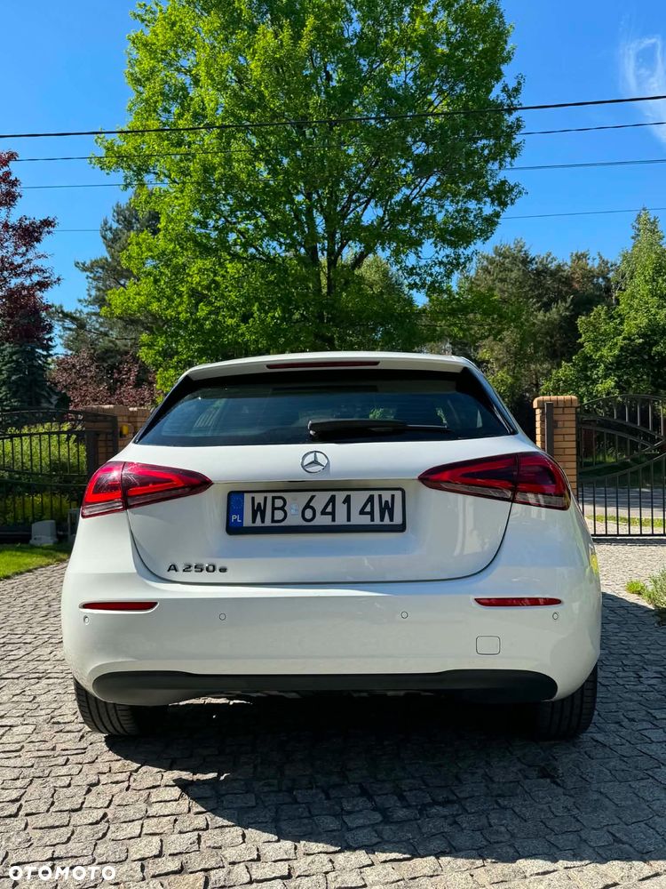 Mercedes-Benz Klasa A 250 E AMG Line 8G-DCT - 3
