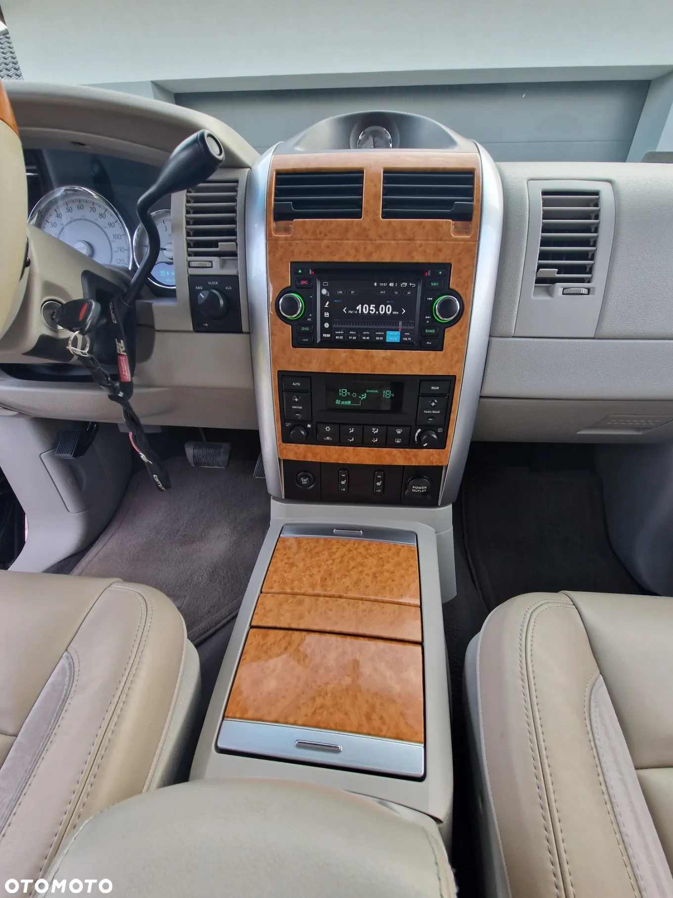 Chrysler Aspen - 7