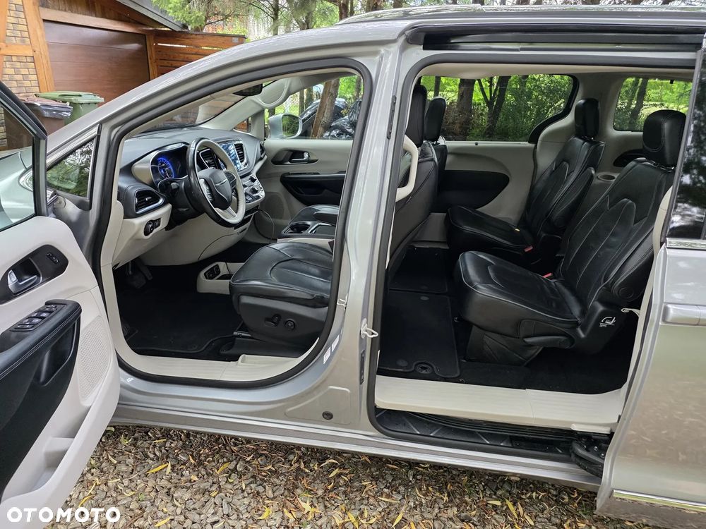 Chrysler Pacifica - 23