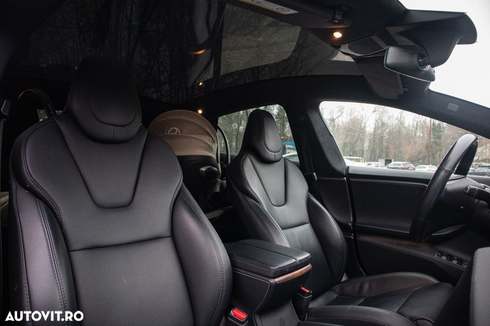 Tesla Model S - 5