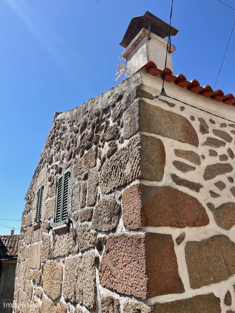 Casa rústica de aldeia pequena com terraço e lareira em Carrapichana - Grande imagem: 4/26