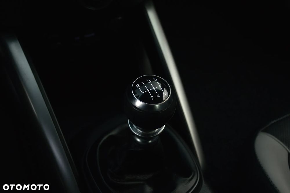 Hyundai Veloster - 32