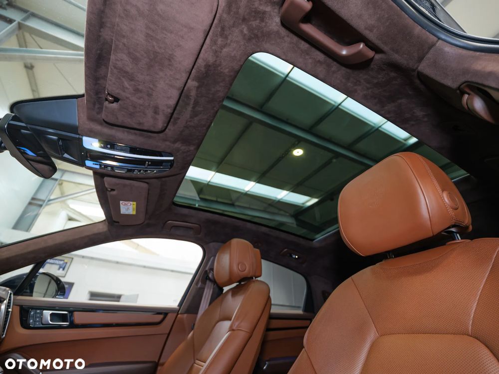 Porsche Cayenne E-Hybrid Platinum Edition - 35