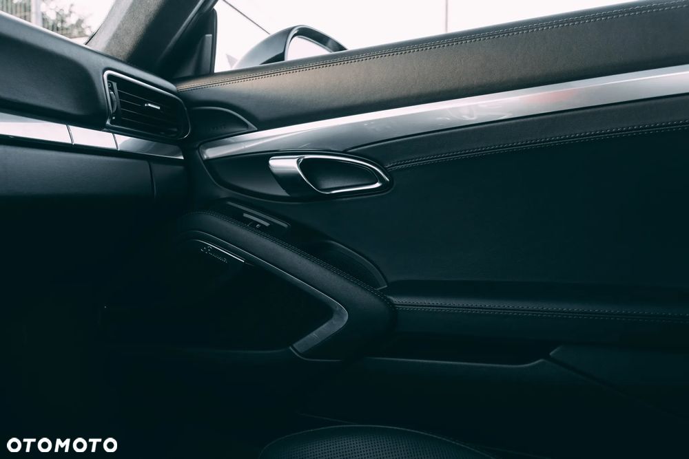 Porsche 911 Carrera 4S - 27