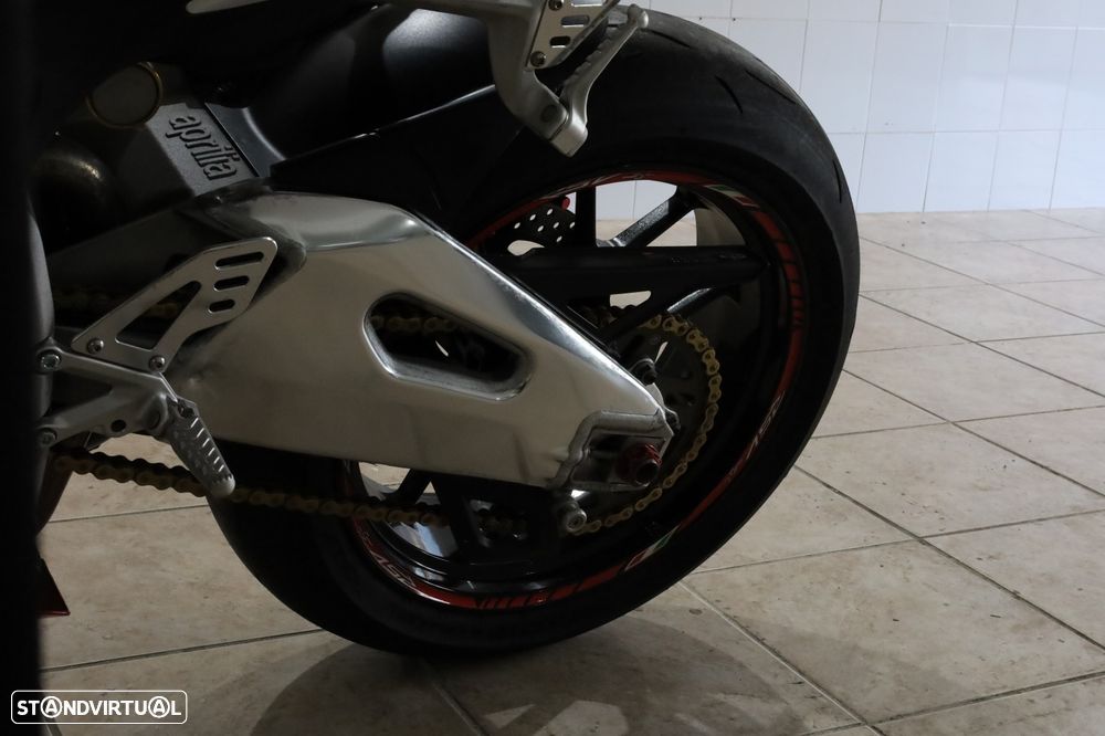 Aprilia RSV 1000rr - 10