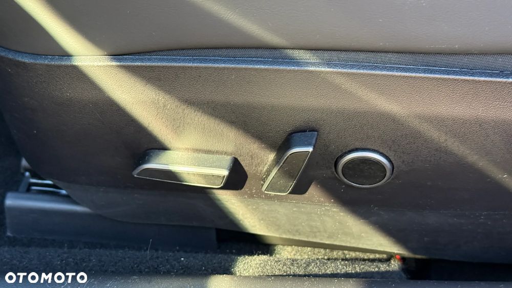 Tesla Model 3 Langstreckenbatterie Allradantrieb Dual Motor - 32