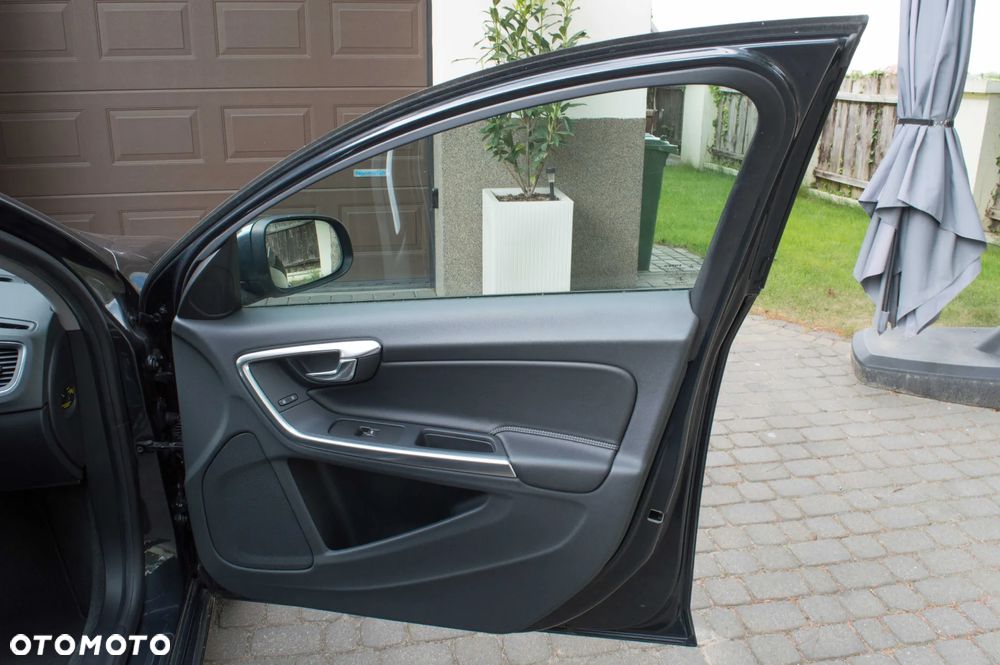 Volvo V60 D4 Business Edition - 24