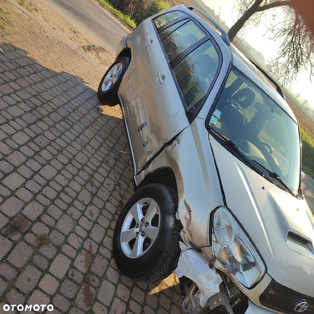 Toyota RAV4 2.0 D-4D 4x4 - 4