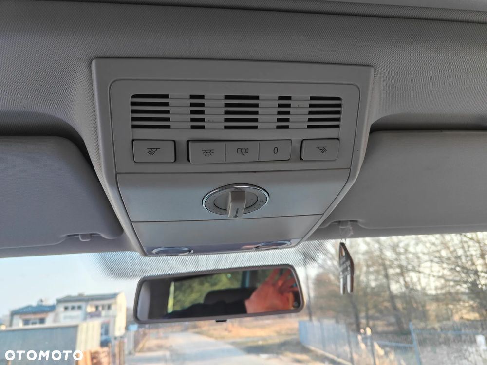 Volkswagen Caravelle - 16