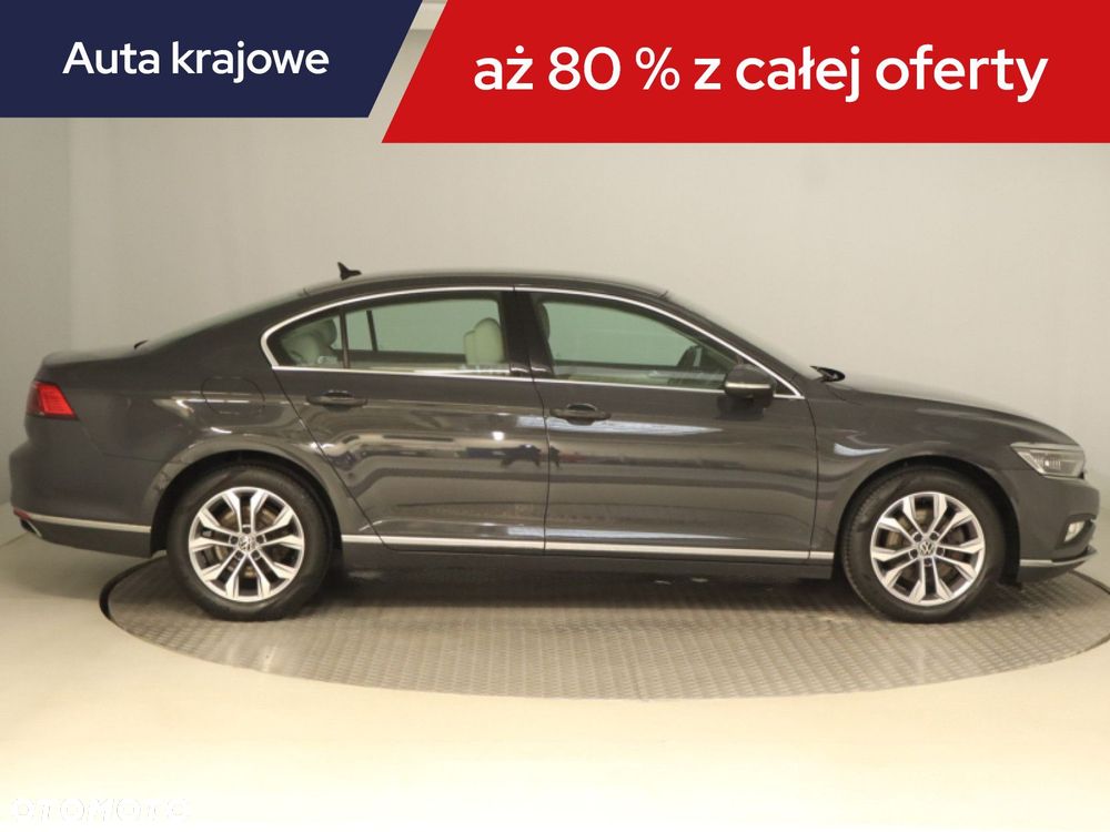 Volkswagen Passat - 8