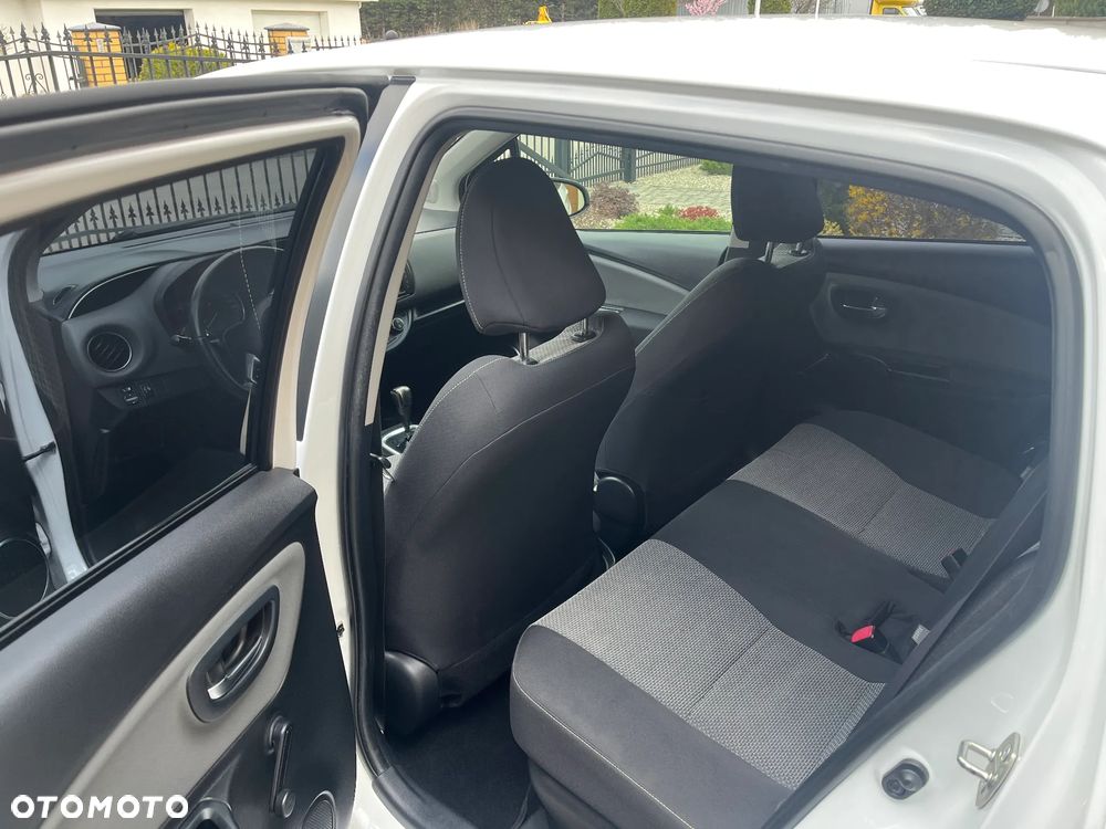 Toyota Yaris Hybrid 100 Premium - 6