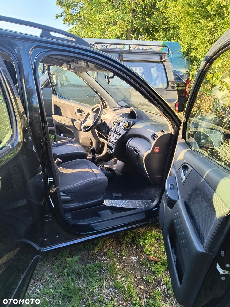 Toyota Yaris Verso 1.3 Sol - 8
