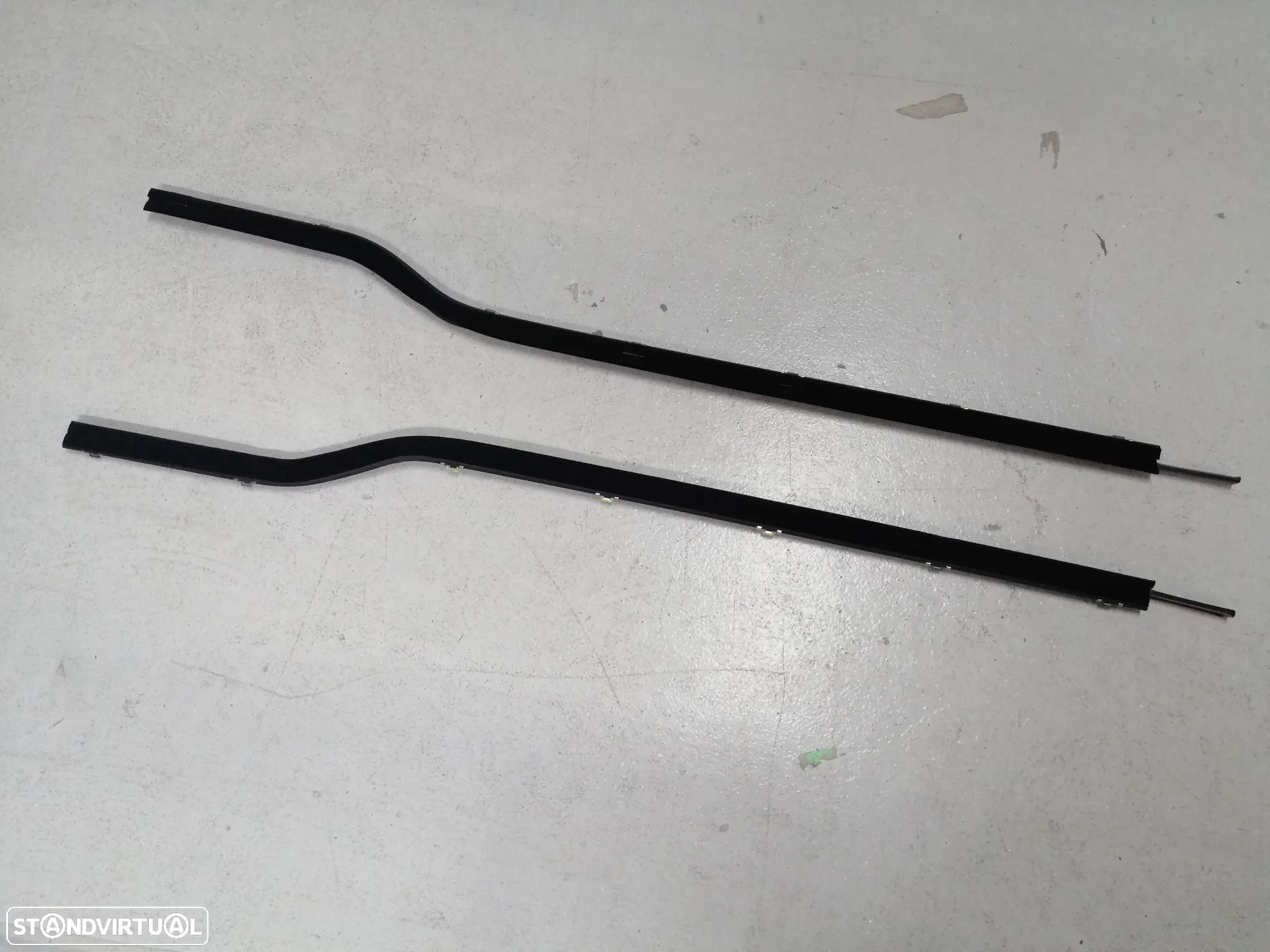 Raspador Exterior do vidro da porta do Jipe Suzuki Vitara NOVA 83810-65A00  83820-65A00 - 1