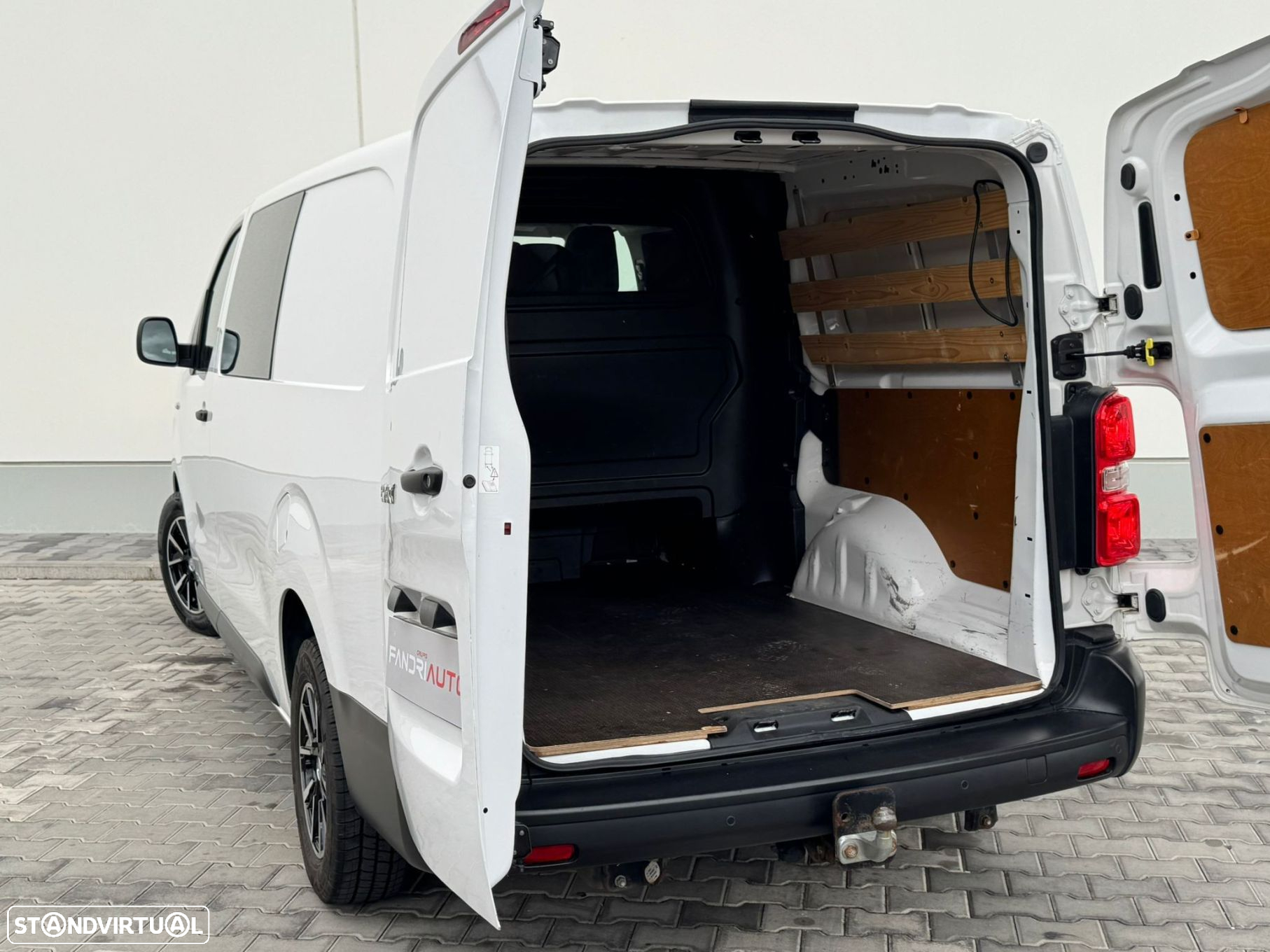 Peugeot Expert 2.0 BlueHDi L2H1 Semi-Vidrado - 12