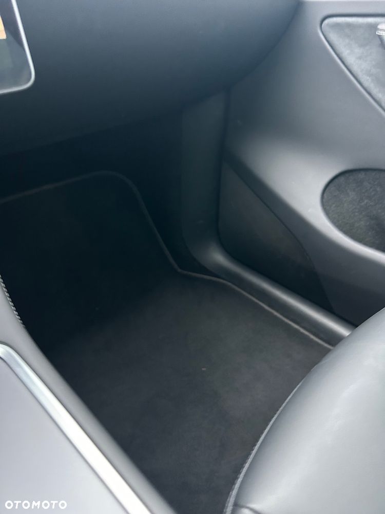 Tesla Model Y Performance Dual Motor AWD - 10