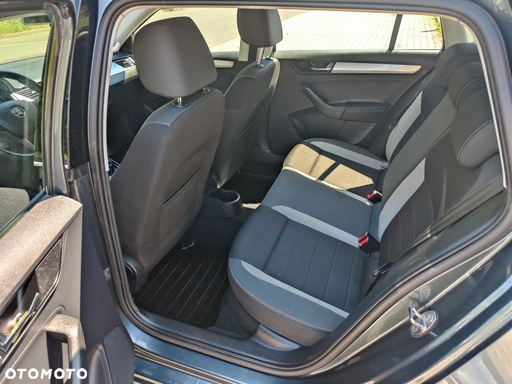 Skoda RAPID Spb 1.0 TSI Ambition - 9