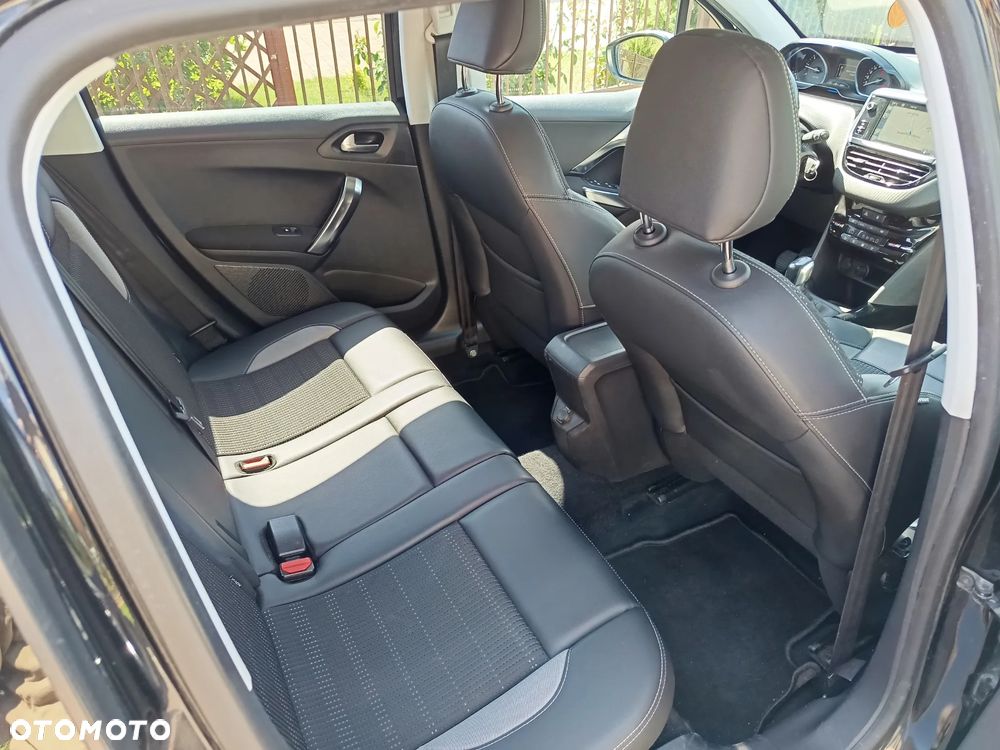 Peugeot 2008 1.6 e-HDi Allure S&S - 13