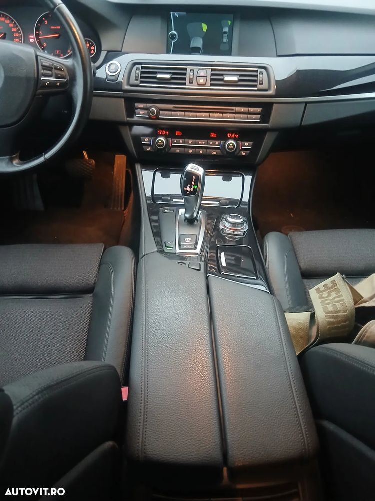 BMW Seria 5 525d Touring Sport-Aut. - 8