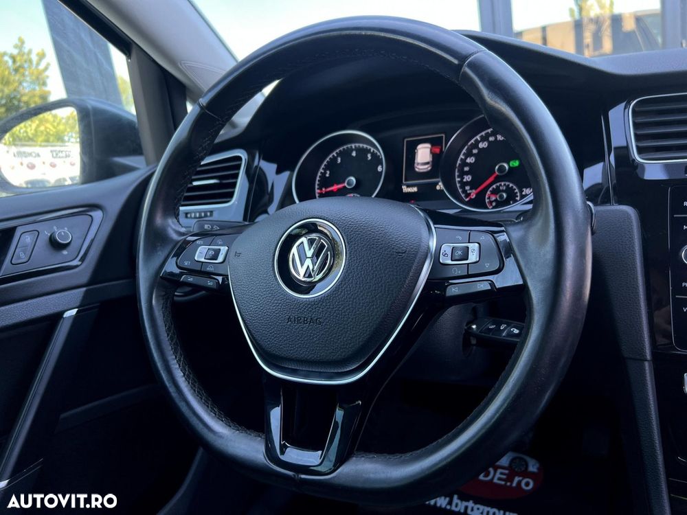 Volkswagen Golf - 10