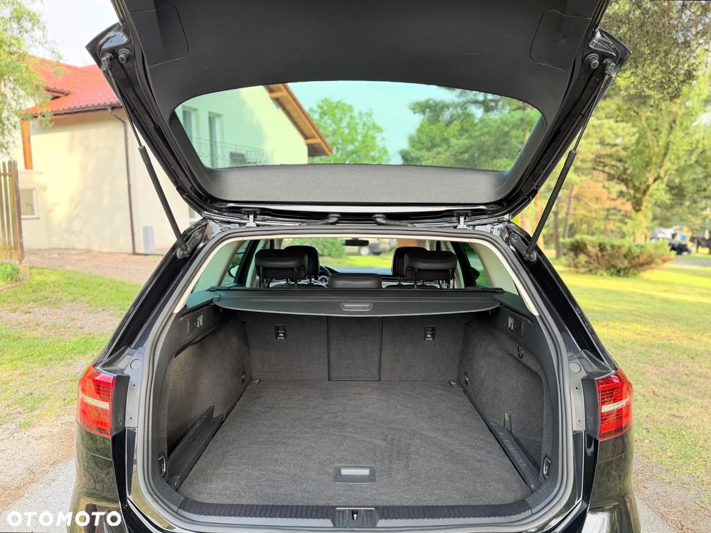 Volkswagen Passat 1.6 TDI SCR DSG - 32