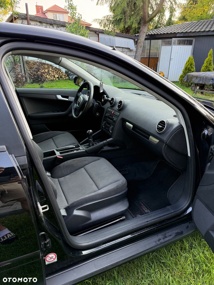 Audi A3 Sportback 1.6 Ambiente - 17