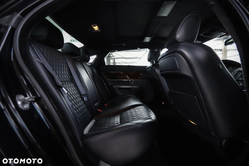Jaguar XJ 3.0 T AWD LWB Portfolio - 13