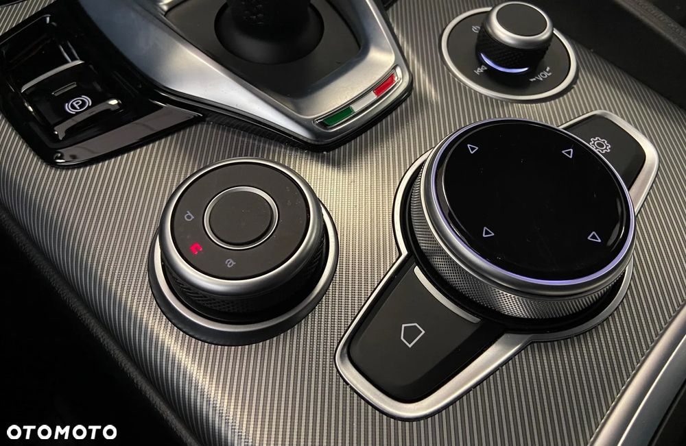 Alfa Romeo Giulia 2.0 Turbo Veloce Q4 - 23
